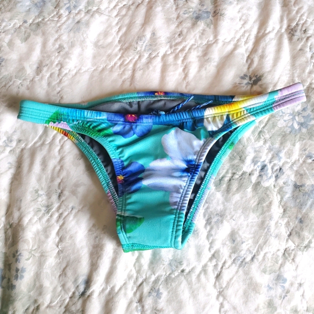 NWOT Jolyn tropical floral bikini bottoms